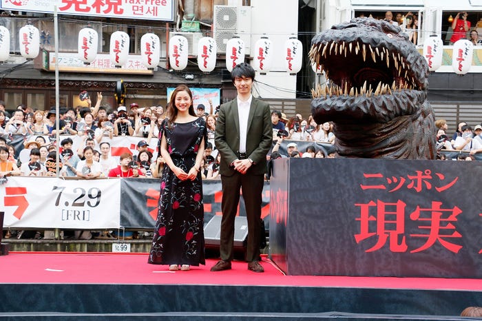 (左から)石原さとみ、長谷川博己