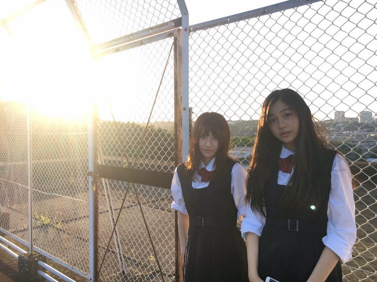 キス 少女 あのキスしてる美女2人は誰?」女性同士のキスシーンが話題、本人コメント - モデルプレス