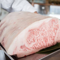 極上「石垣牛」のうまみに浸る! 石垣牛を知り尽くしたシェフによる絶品ステーキで、至福のひとときを