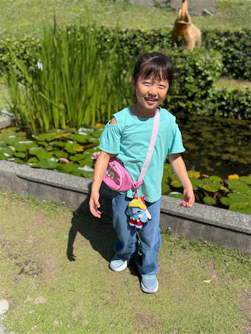 小原正子、6歳長女が自らコーディネートした"肩出しルック"を披露「おしゃれを楽しんでます」