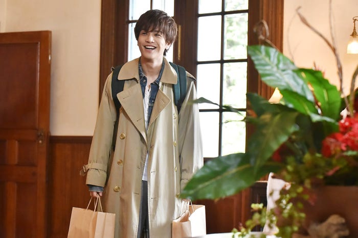 岩田剛典/「崖っぷちホテル!」第1話より(C)日本テレビ