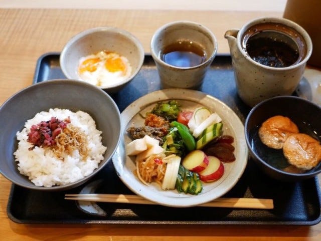 奈良に来たら絶対行って！ごはんが止まらなくなる絶品「お漬物バイキング」