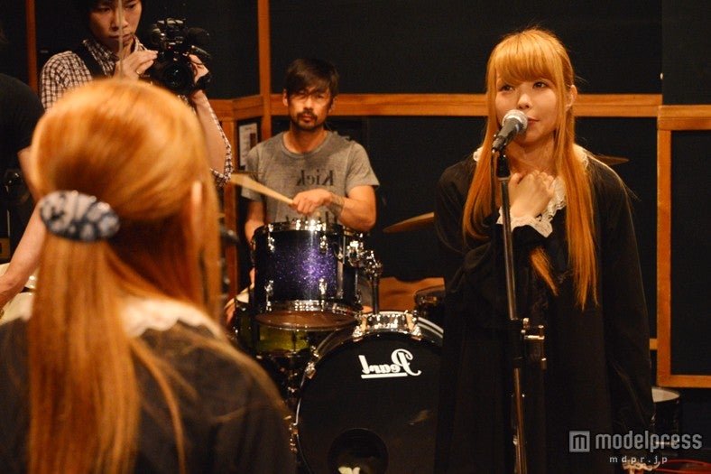 ライブリハーサル中の“Milky Bunny”（ミルキーバニー）こと益若つばさ