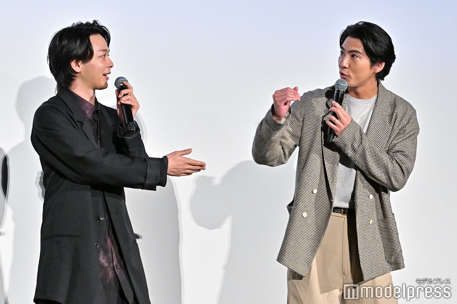 中村倫也、賀来賢人（C）モデルプレス