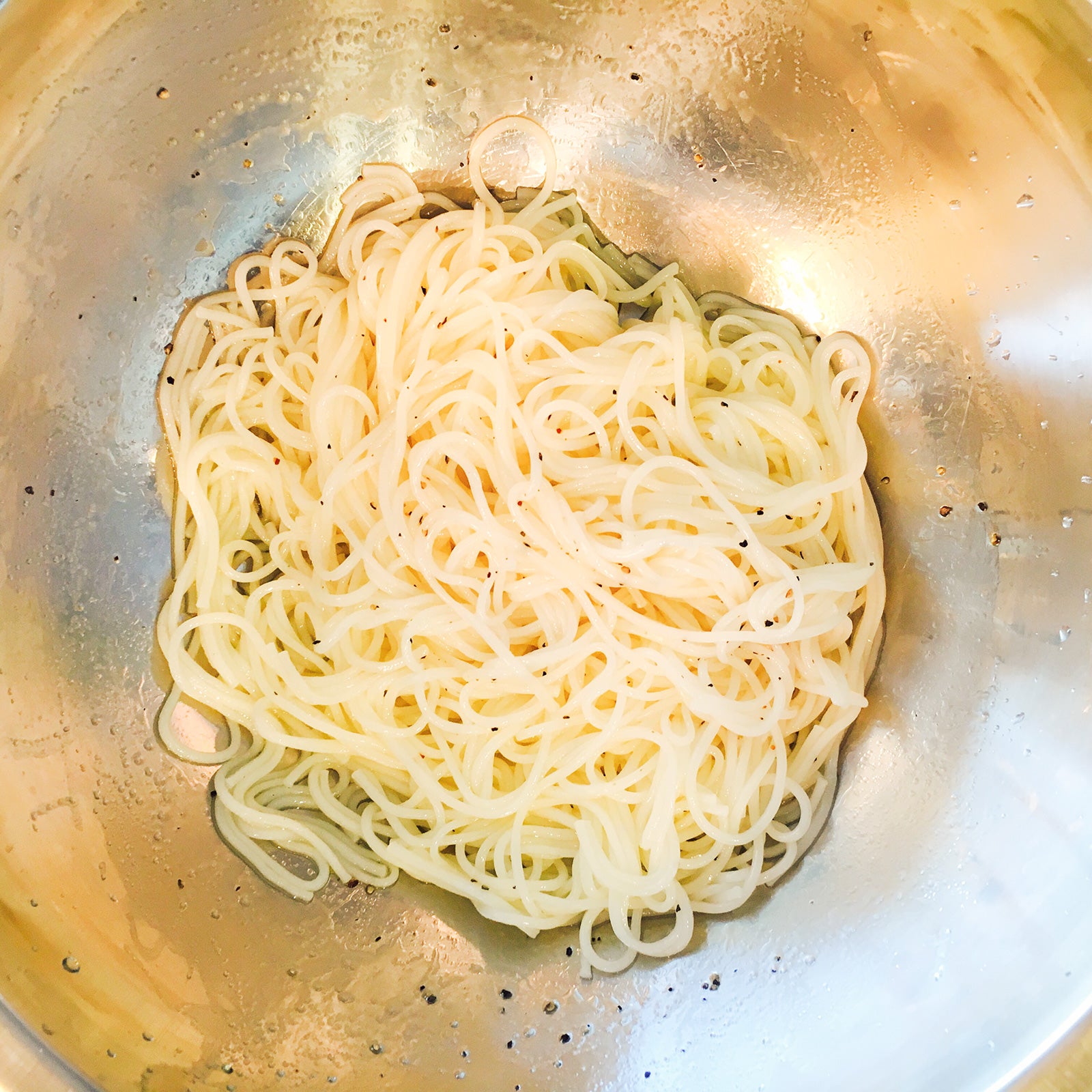 手順1：素麺を茹で、水に冷やす／画像提供：柏原歩