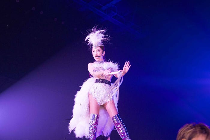 全国ツアー「ayumi hamasaki『Just the beginnnig -20- TOUR 2017』」の初日公演の様子（画像提供：avex）