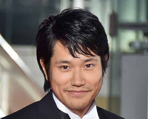 松山ケンイチ、とびきり笑顔で「第28回東京国際映画祭」レッドカーペットに登場