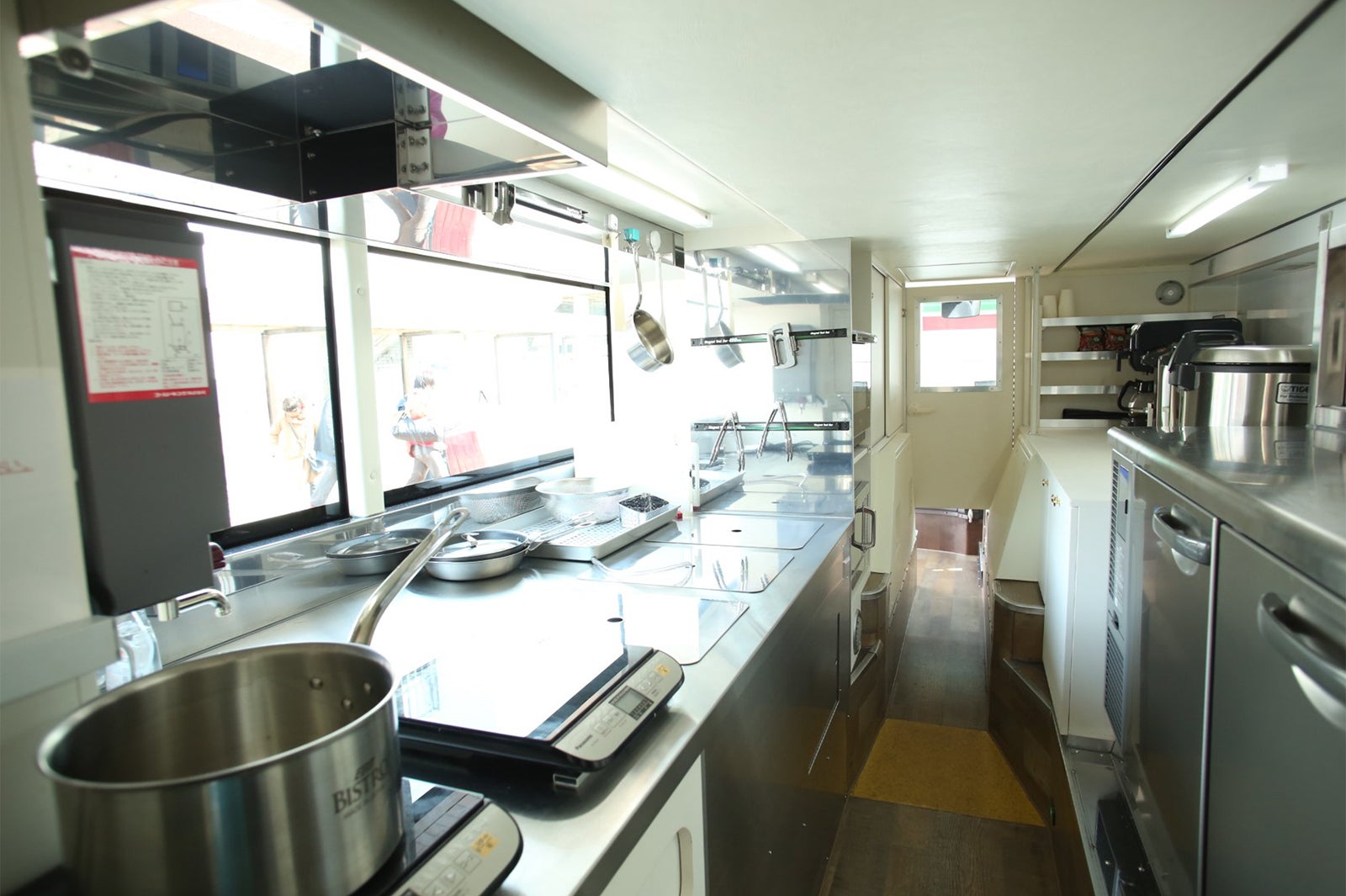 1階に料理が作れるキッチンを配備／画像提供：WILLER