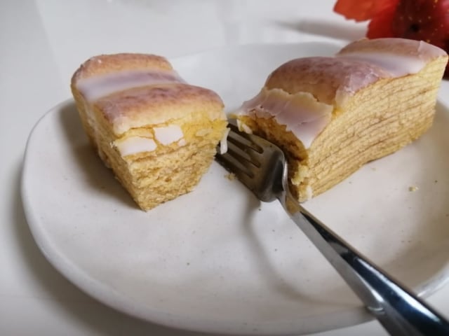 ローソン生バウム切ったところ