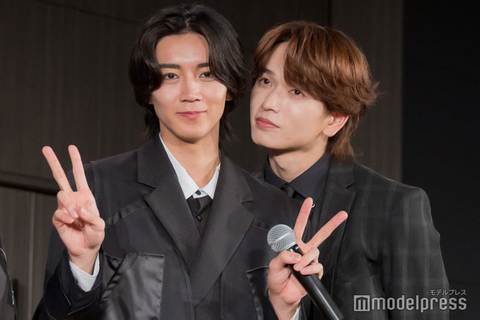 長妻怜央、鈴木曉(C)モデルプレス