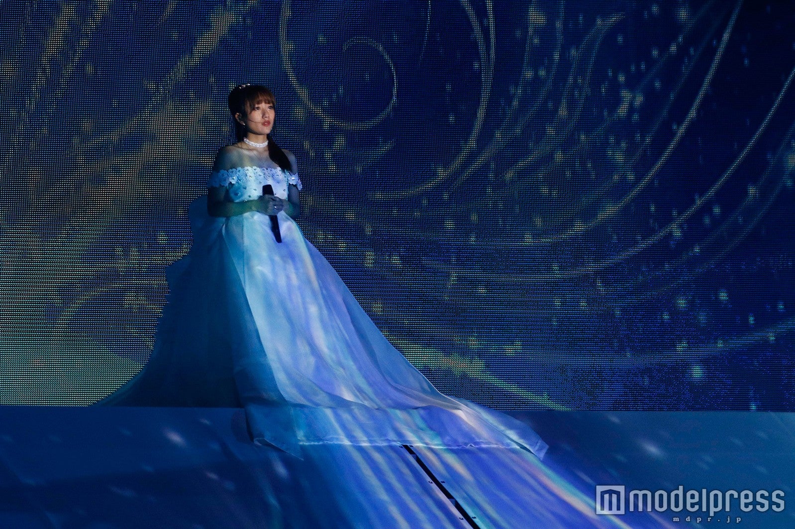 「背中言葉」高橋みなみ（C）AKS