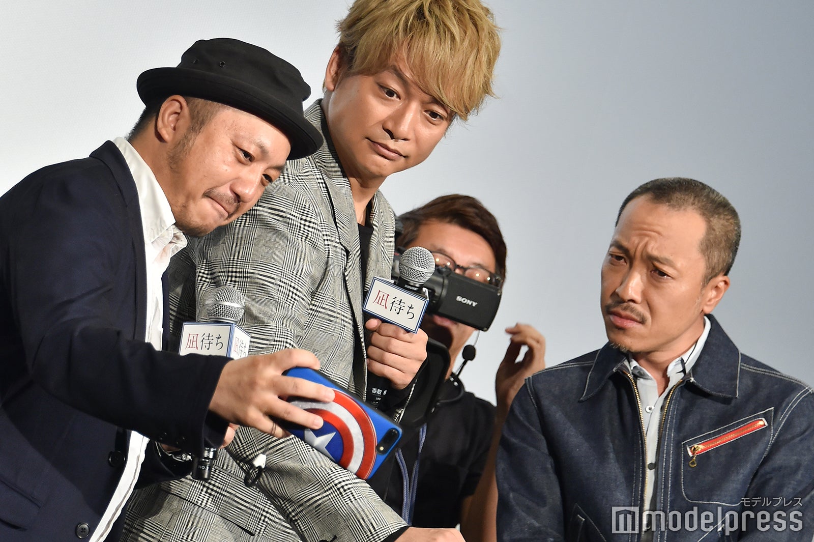 質問を選ぶ白石和彌監督、香取慎吾、音尾琢真 （C）モデルプレス