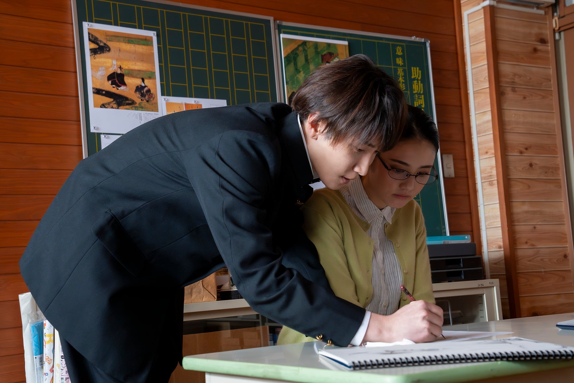 「先生さようなら」田邑拓郎（渡辺翔太）＆由美子（北香那）の接近ショット公開 “それぞれの恋”動き始める