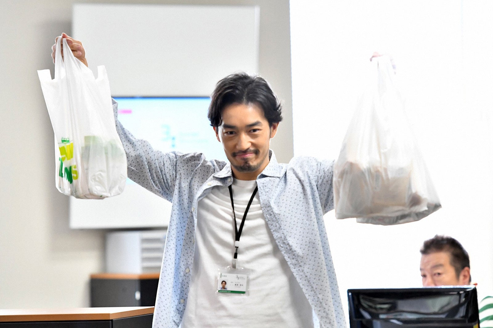 大谷亮平「逃げるは恥だが役に立つ」第1話・場面カット（C）TBS