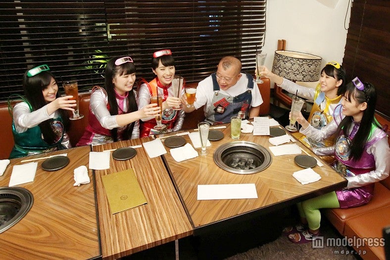 鶴瓶とももクロ、結束を強めるために焼肉屋でトーク（C）関西テレビ