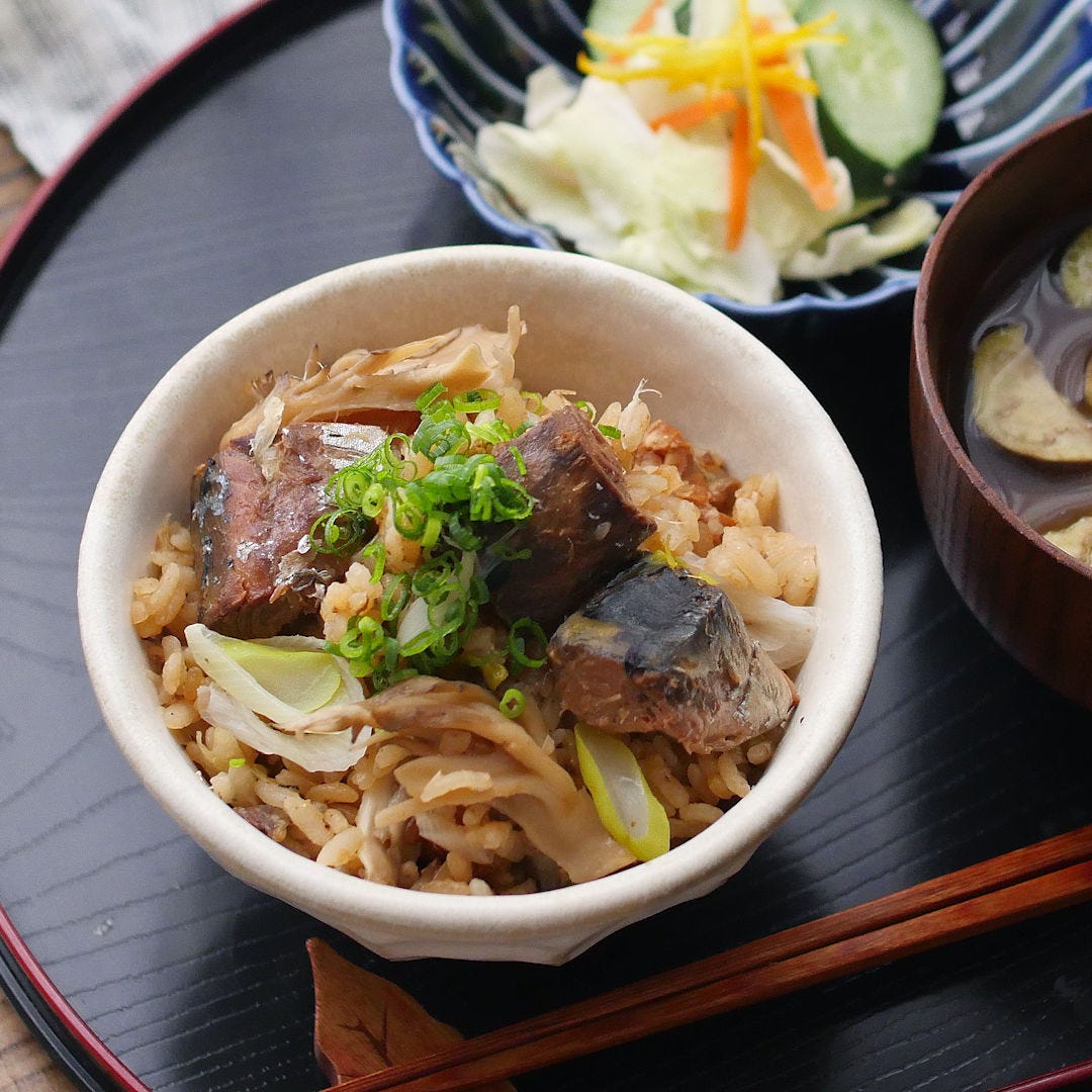 【缶詰レシピ】ねぎと舞茸のさば味噌炊き込みごはん