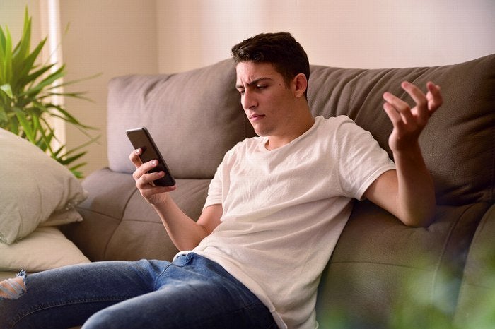 あなたは大丈夫…？忙しい社会人男性が「嫌がるLINE」4つ