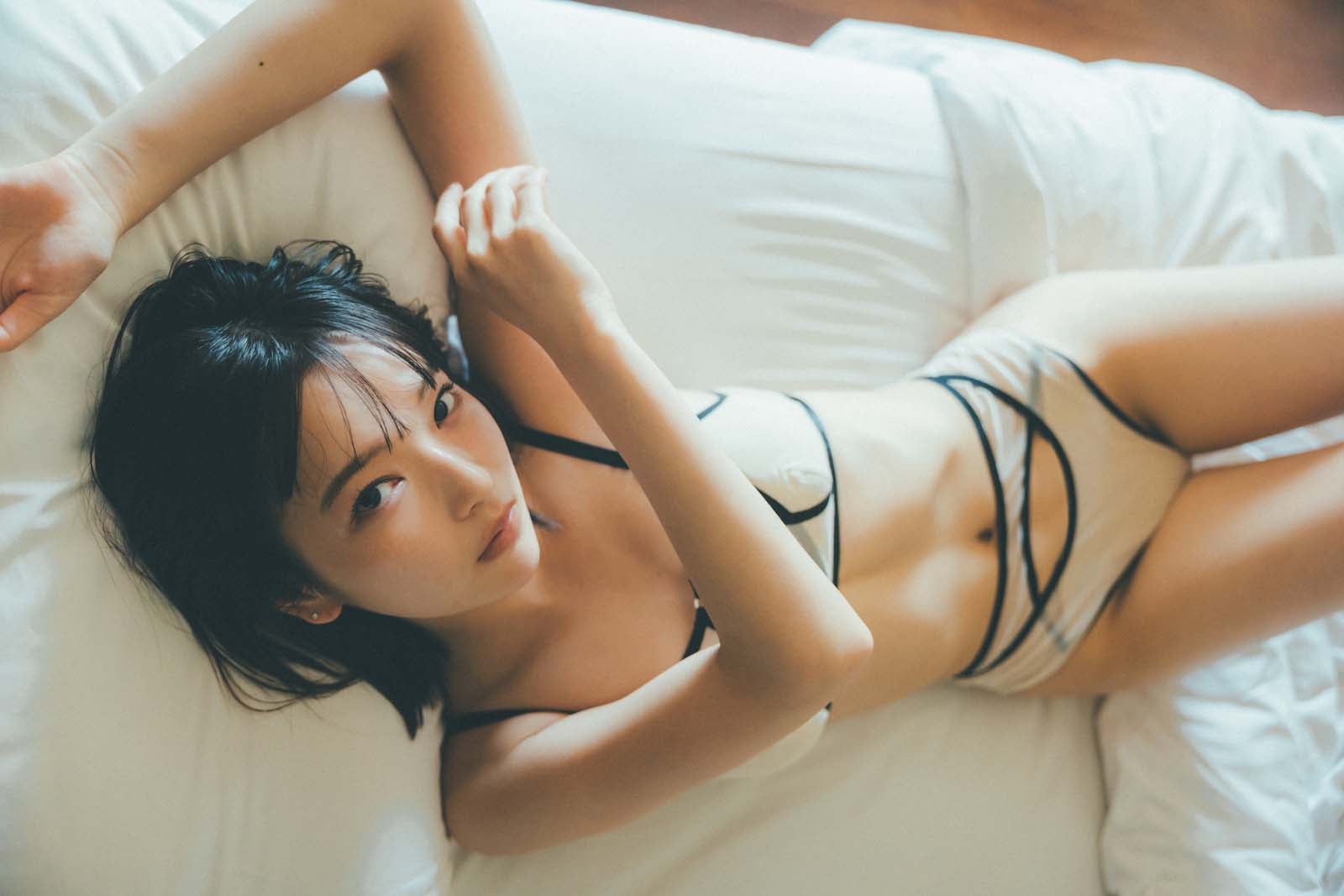 『田中芽衣カレンダーブック 2024.04-2025.03「DAY BY MEI」』／撮影:東京祐