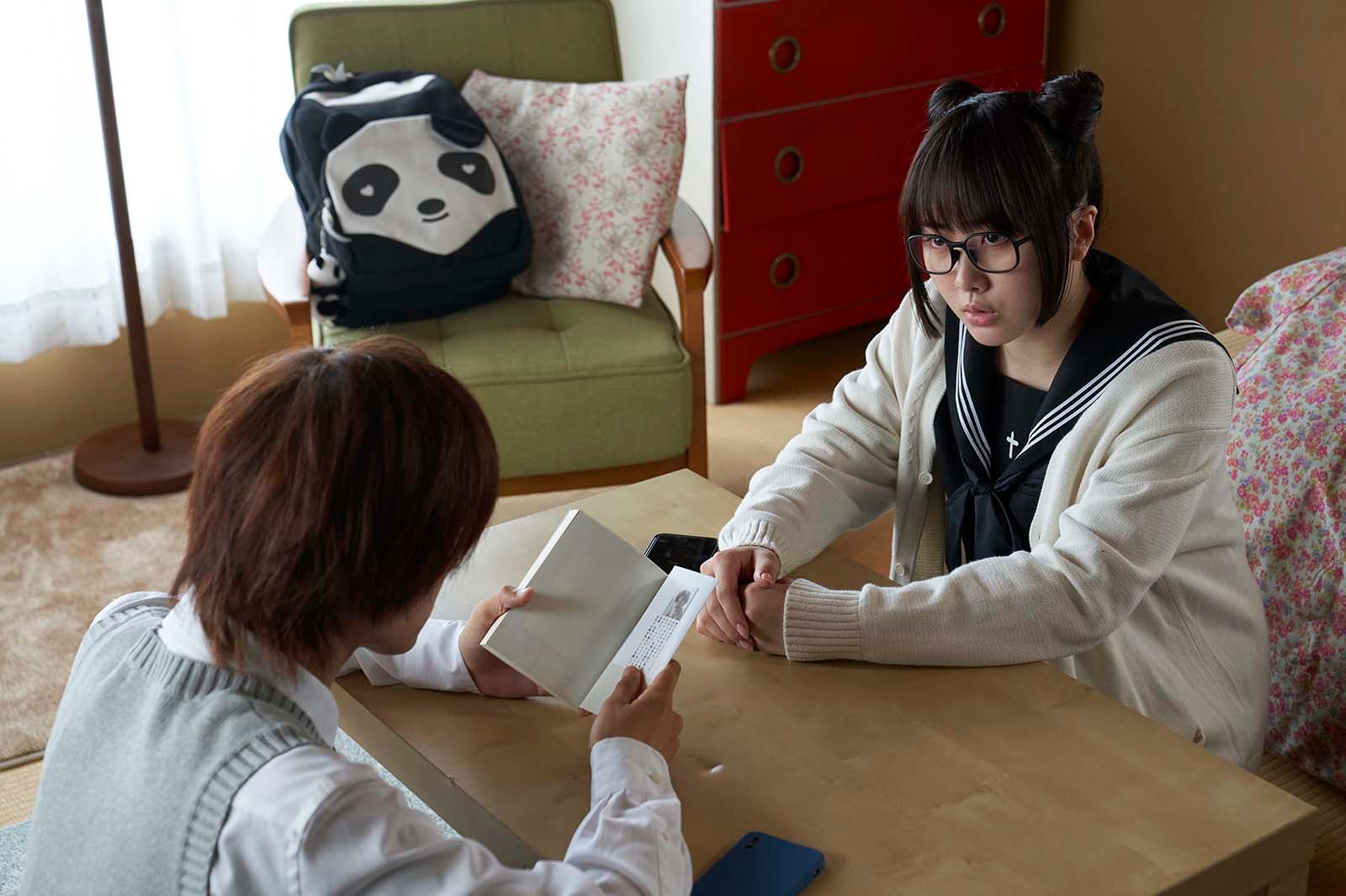 荒木飛羽、本田望結「少年のアビス」第2話より（C）峰浪りょう・集英社／「少年のアビス」製作委員会・MBS