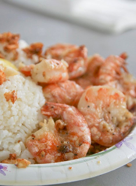 ニンニクの風味が効いたぷりぷりガーリックシュリンプ／photo by Varin Tsai