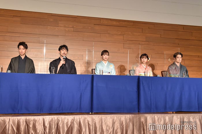 佐藤健、竹野内豊、綾瀬はるか、上白石萌歌、井之脇海 (C)モデルプレス