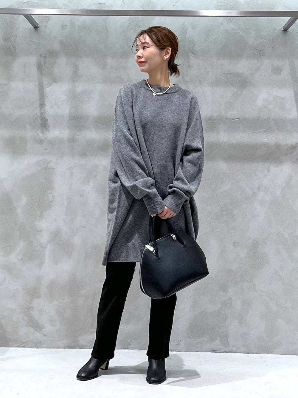 スリムデニムはゆったりとしたアイテムと相性よし　出典：WEAR