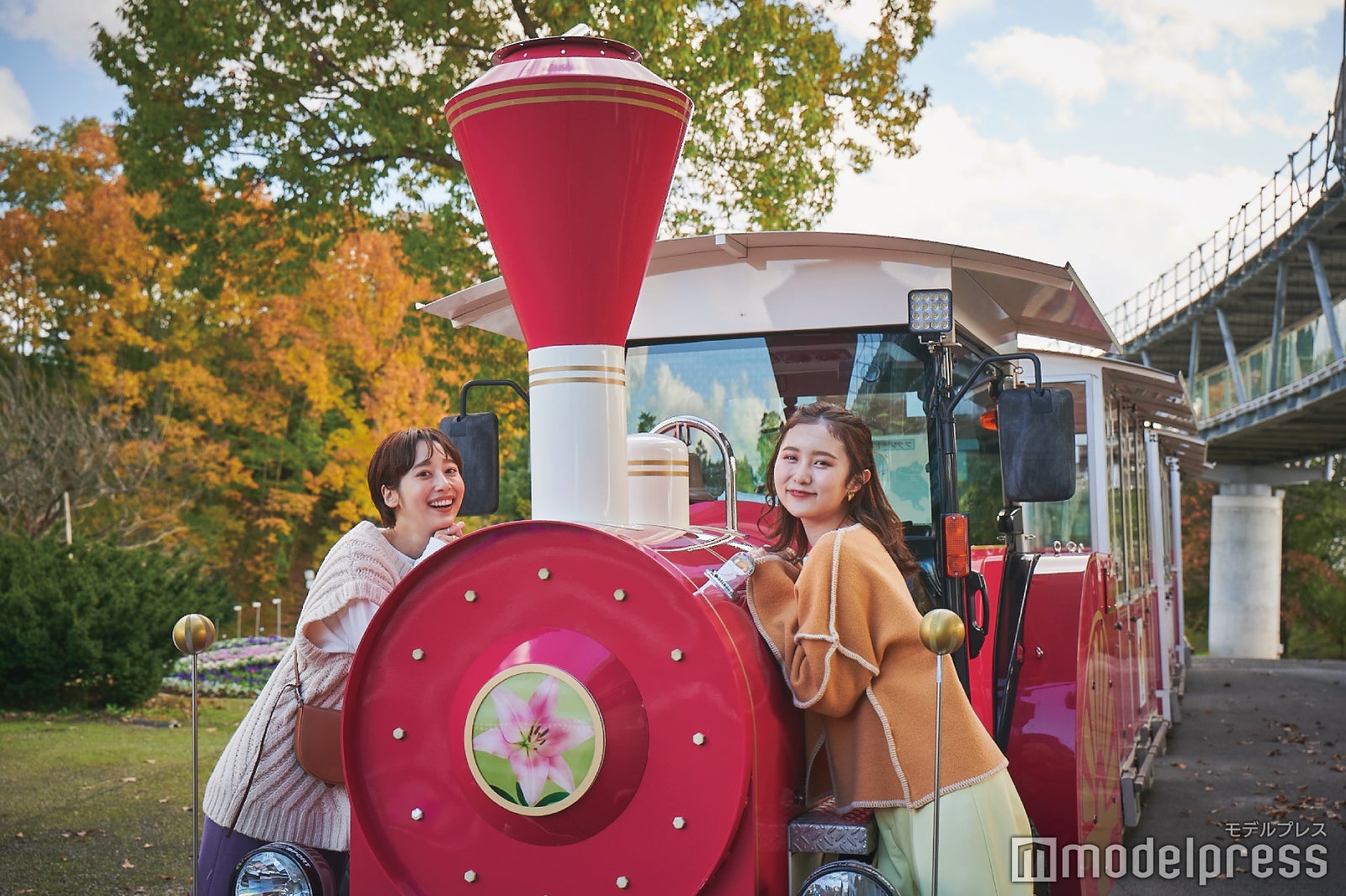 可愛いデザインのフラワートレインに乗れば、園内一周も楽々！（C）モデルプレス