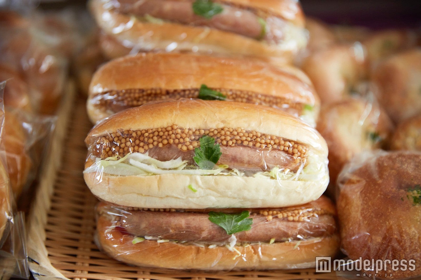 レトロで美味しいパン40店舗「青山パン祭り」 コッペパンの「購買部」＆お酒もラインナップ