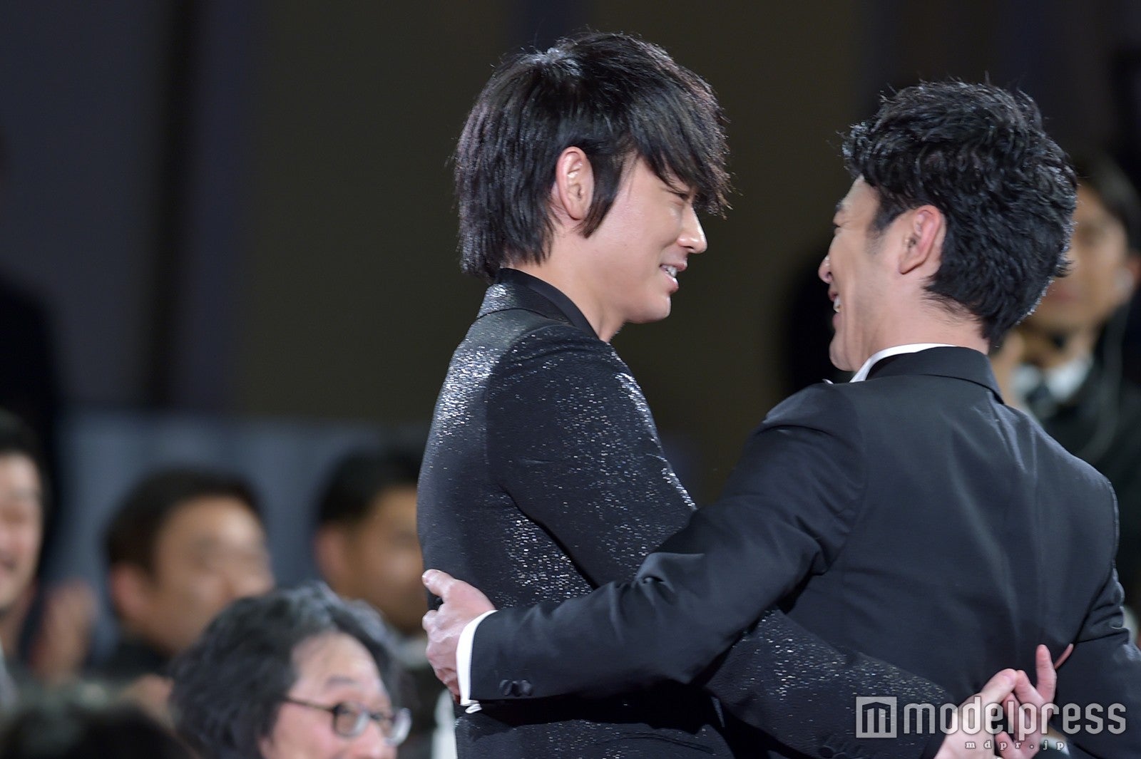 妻夫木聡＆綾野剛（C）モデルプレス