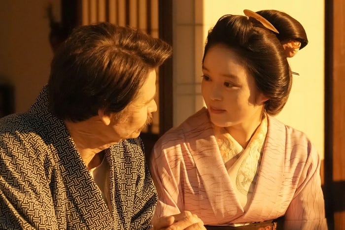 トミー・バストウ、高石あかり「ばけばけ」第122話(C)NHK