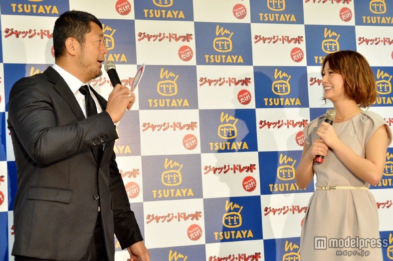 高田延彦（左）とダレノガレ明美（右）