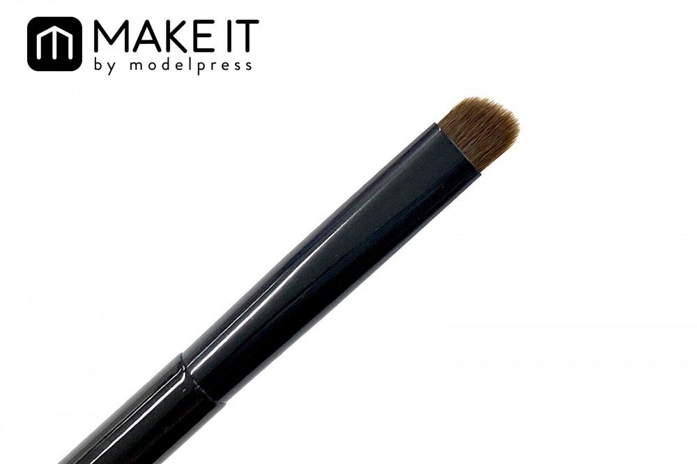 自然なグラデーションをつくるブラシ (C)メイクイット