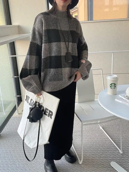 黒スカート ニット