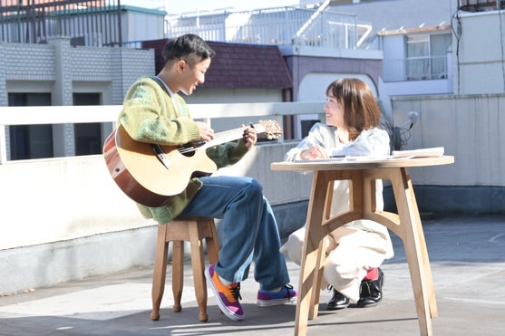 瑛人、今一番会いたい女優・飯豊まりえと“恋愛妄想劇”「僕はバカ」MV解禁