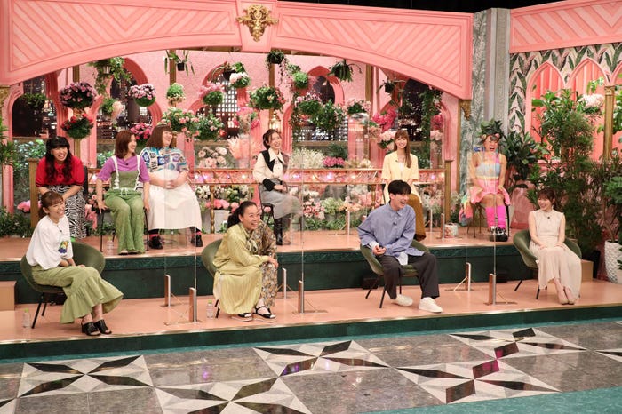 (前列左から)若槻千夏、いとうあさこ、DJ松永、指原莉乃(後列左から)3時のヒロイン、朝日奈央、生見愛瑠、フワちゃん(C)フジテレビ