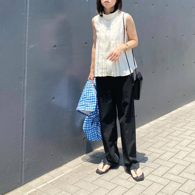 白ブラウス