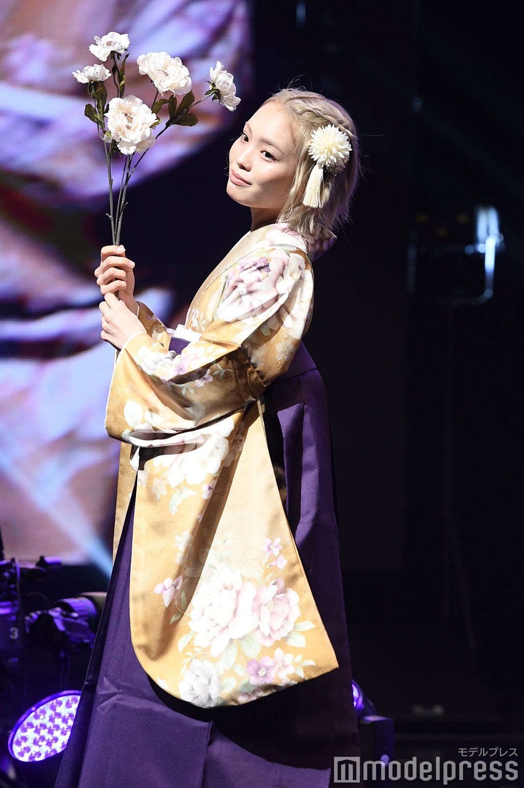 「今日好き」田中陽菜、金髪×和服で美しさ際立つ「大人の色気出てる」と反響【学生ランウェイ】