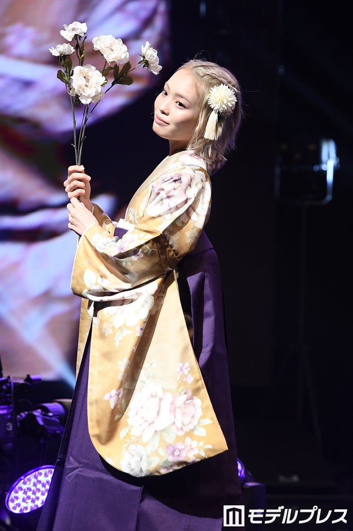 「今日好き」田中陽菜、金髪×和服で美しさ際立つ「大人の色気出てる」と反響【学生ランウェイ】