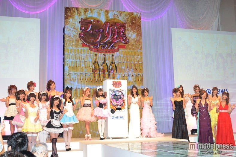 パチンコの新機種「CR ラブ嬢プラス～今夜も、ご延長の方はいかがなさいますか？～」発表会の模様