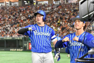 「泣きそう」DeNAの「デスター会」に移籍の桑原、知野の姿 牧、佐野ら集結の送別会写真に反響「みんな頑張れ！」