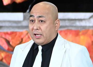 錦鯉・長谷川、ついにおむつを履いて舞台に上がる 相方・渡辺も「ああ、いよいよだなw」