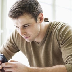 自己アピールは好きの証 男性が 好きな子 に送るlineの特徴 モデルプレス