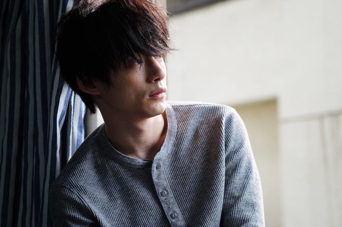 坂口健太郎 (C)2022映画「余命10年」製作委員会