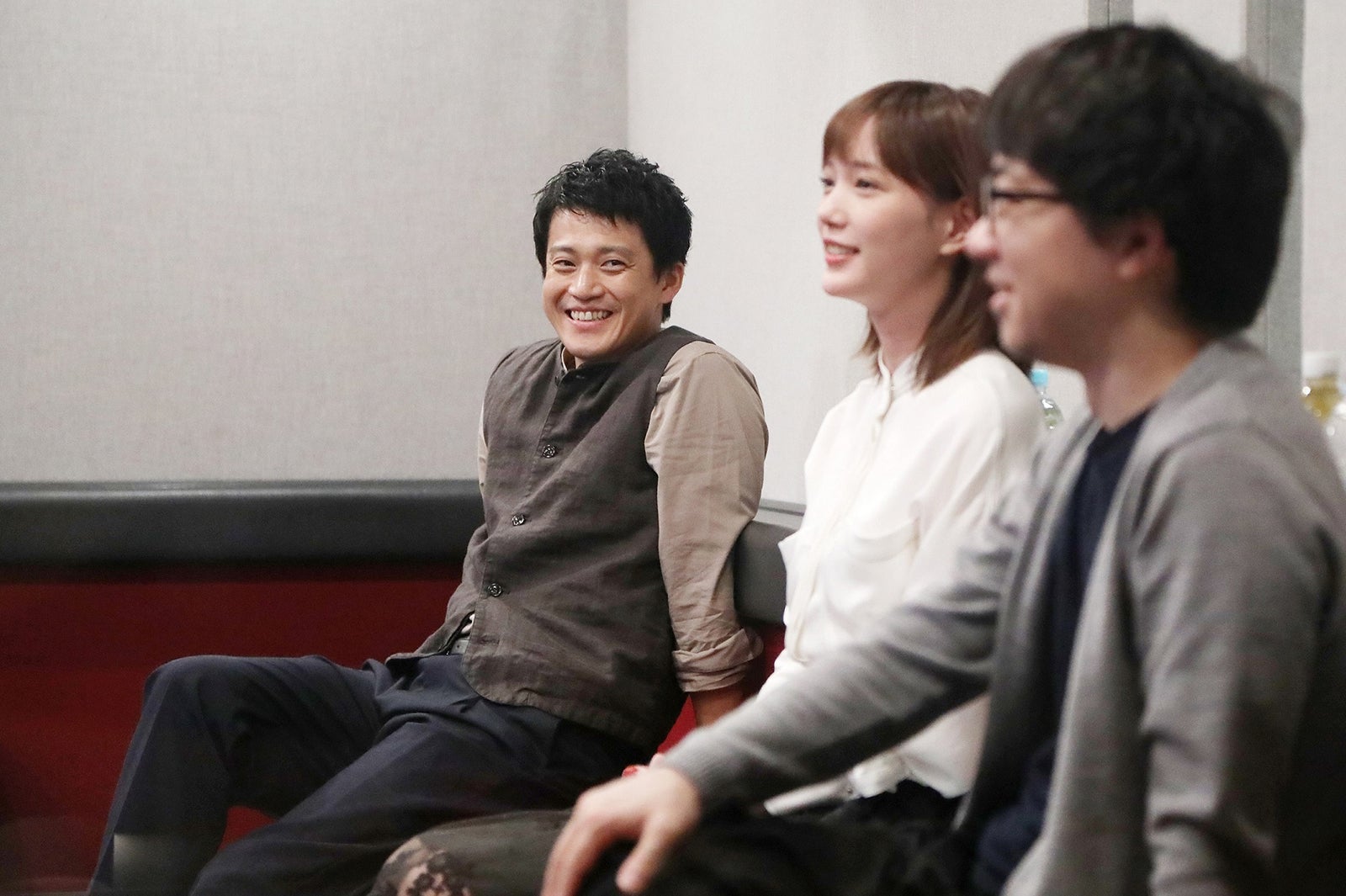 小栗旬（奥） （C）2019「天気の子」製作委員会