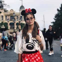 “ヴィクシーエンジェル”ジョセフィーヌ・スクリバー、全力お洒落で日本を楽しむ旅コーデが可愛すぎる