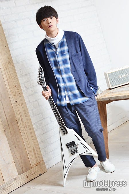 ジャケット・シャツ・パンツ全て「VICTIM」