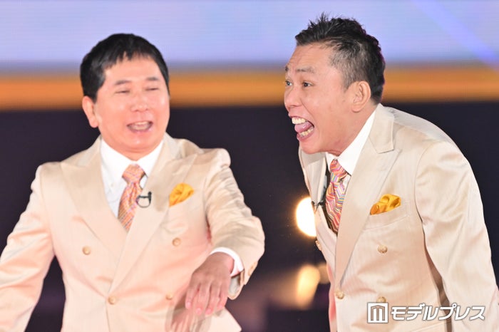 爆笑問題「ガルアワ」初出演でシークレット登場 ランウェイ疾走【GirlsAward 2024 S／S】