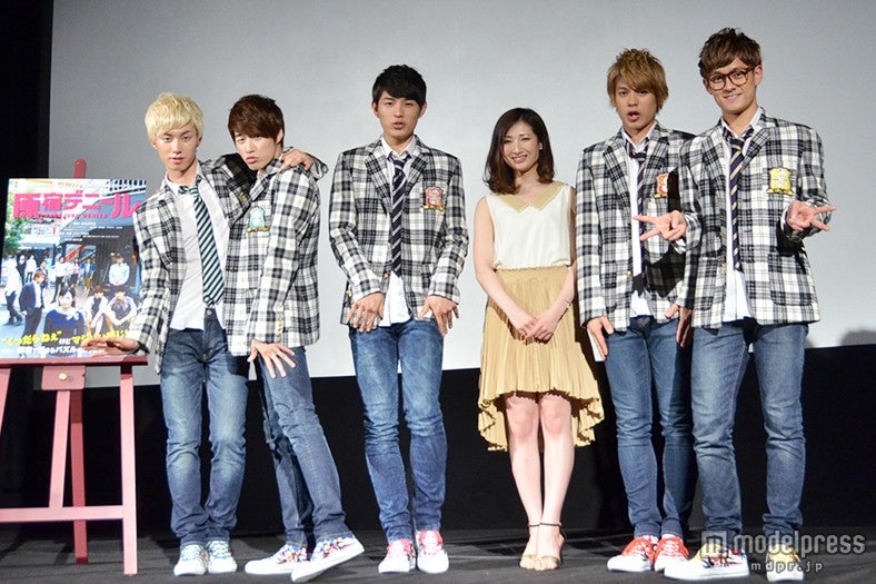 （左から）ギュミン、ジュノ、ミンス、武田梨奈、ジュン、シュウタ