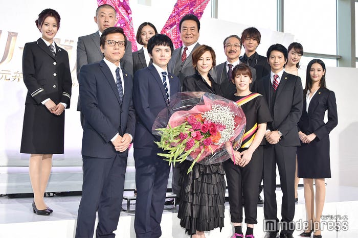 (前列左から)勝村政信、林遣都、米倉涼子、吉田沙保里、向井理、菜々緒(後列左から)内藤理沙、荒川良々、安達祐実、高橋英樹、小日向文世、三浦翔平、宮本茉由 (C)モデルプレス