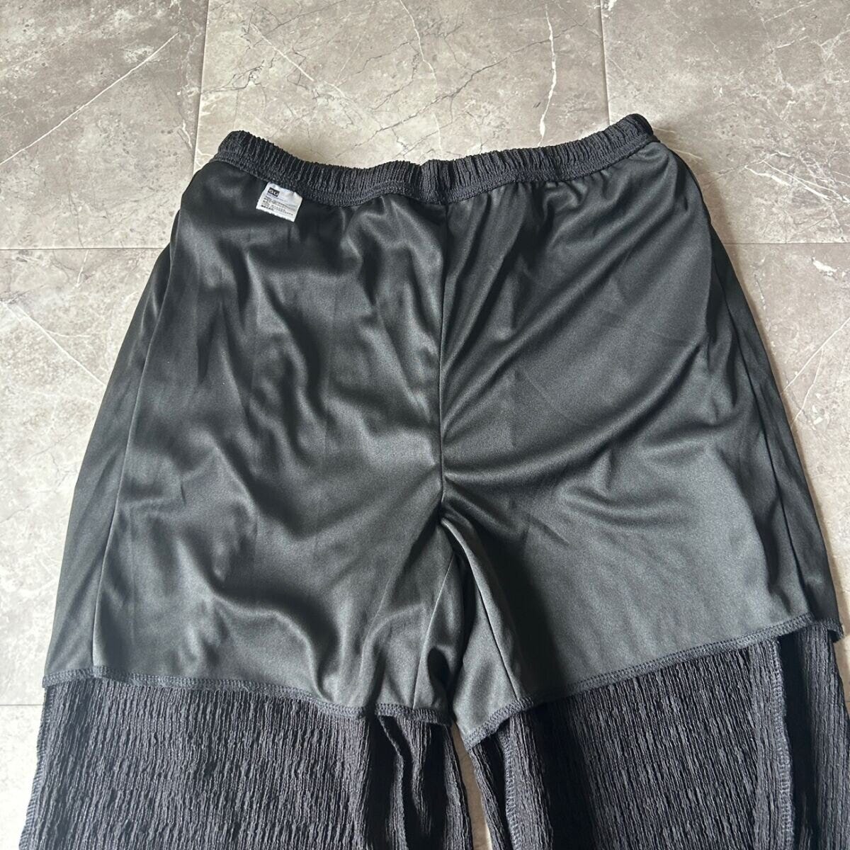 GU　シャーリングアンクルパンツ　ポケットディテール